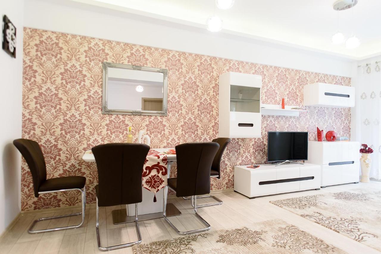 Carla'S Apartment, Airport & Train Station Shuttle Iasi Bagian luar foto