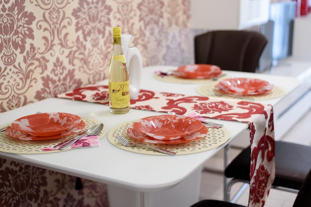 Carla'S Apartment, Airport & Train Station Shuttle Iasi Bagian luar foto