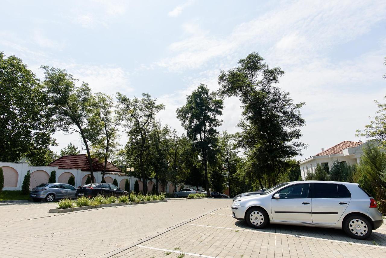 Carla'S Apartment, Airport & Train Station Shuttle Iasi Bagian luar foto