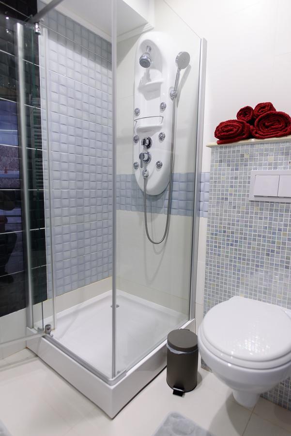 Carla'S Apartment, Airport & Train Station Shuttle Iasi Bagian luar foto
