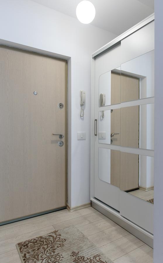 Carla'S Apartment, Airport & Train Station Shuttle Iasi Bagian luar foto