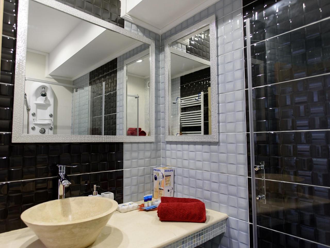 Carla'S Apartment, Airport & Train Station Shuttle Iasi Bagian luar foto