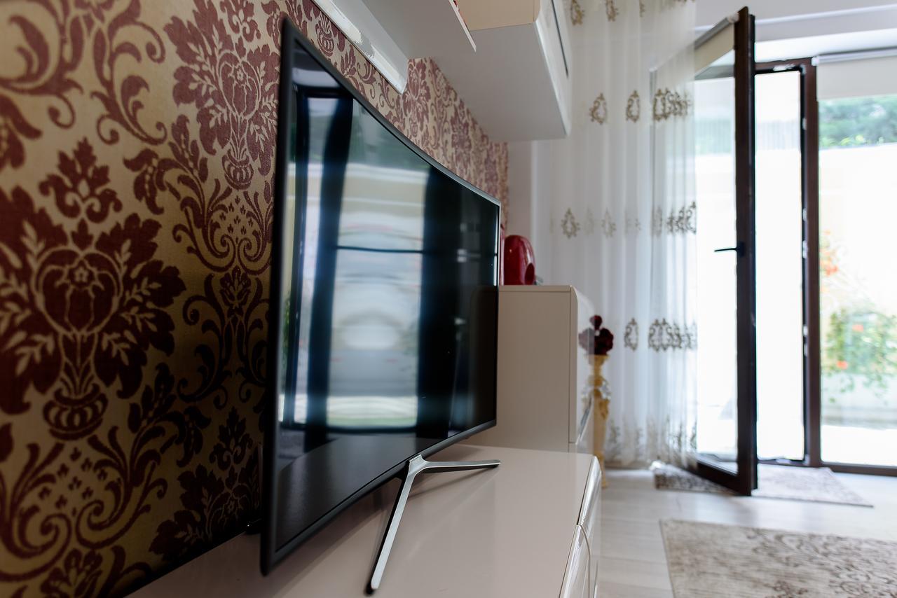 Carla'S Apartment, Airport & Train Station Shuttle Iasi Bagian luar foto
